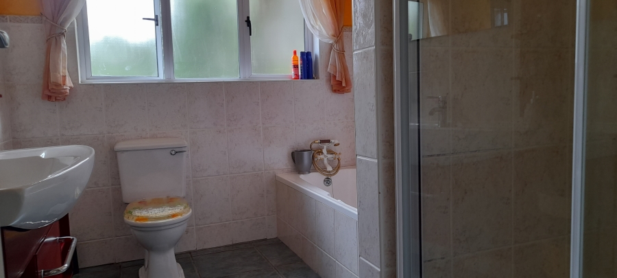 3 Bedroom Property for Sale in Uvongo KwaZulu-Natal