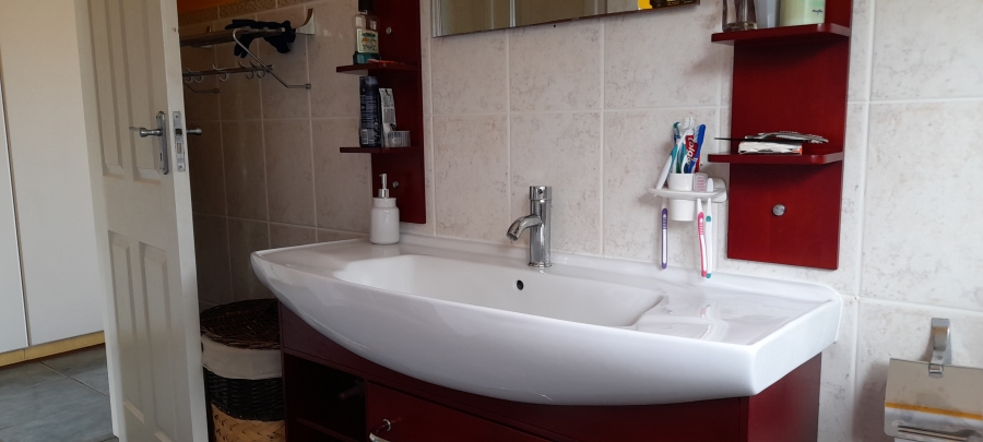 3 Bedroom Property for Sale in Uvongo KwaZulu-Natal