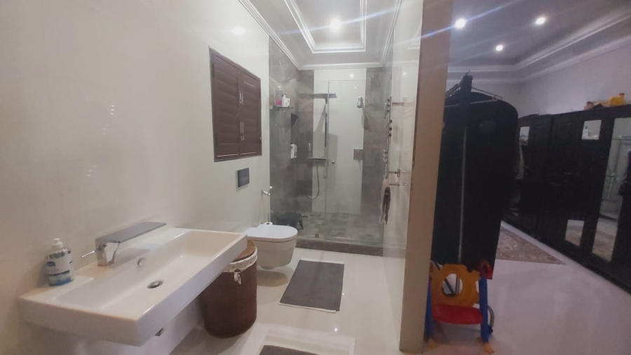 6 Bedroom Property for Sale in Bluff KwaZulu-Natal