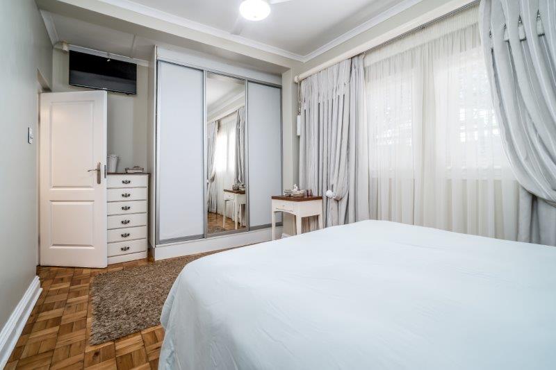 6 Bedroom Property for Sale in Kloof KwaZulu-Natal