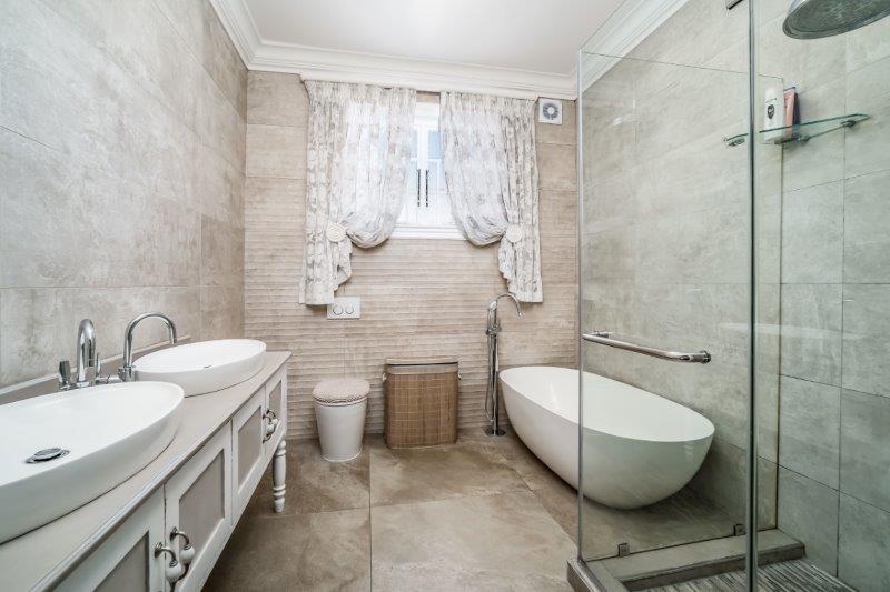 6 Bedroom Property for Sale in Kloof KwaZulu-Natal