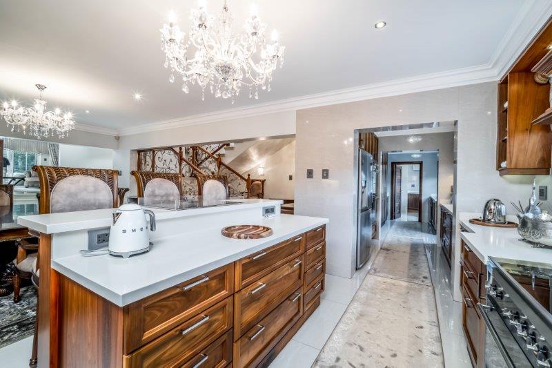 6 Bedroom Property for Sale in Kloof KwaZulu-Natal