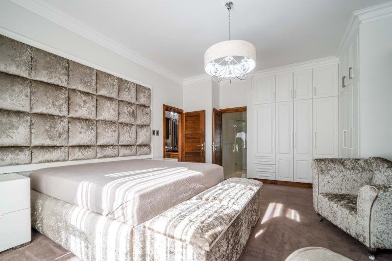 6 Bedroom Property for Sale in Kloof KwaZulu-Natal