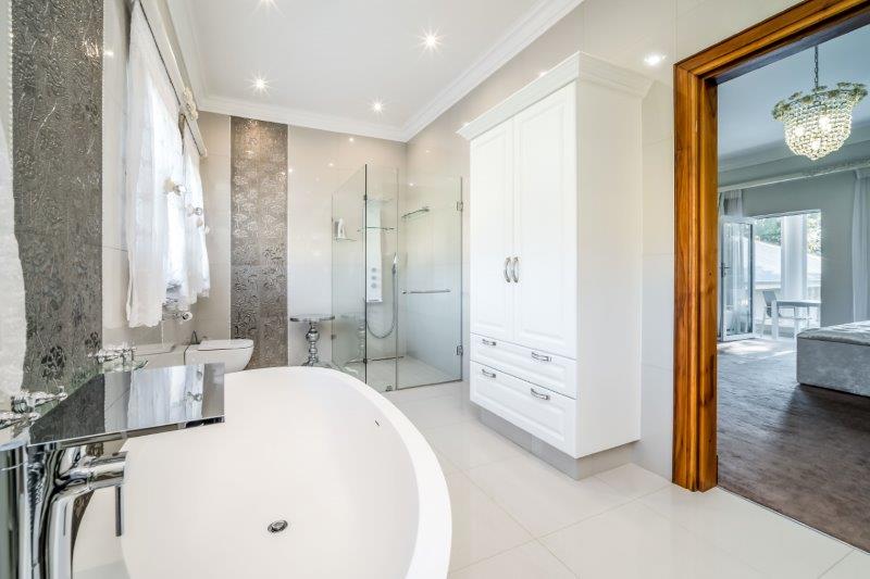 6 Bedroom Property for Sale in Kloof KwaZulu-Natal