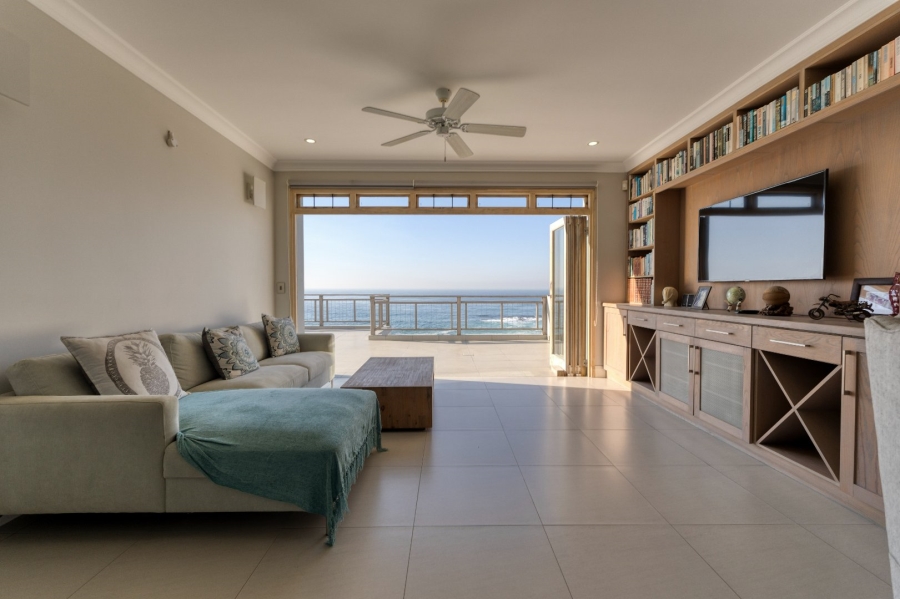 6 Bedroom Property for Sale in Tinley Manor KwaZulu-Natal