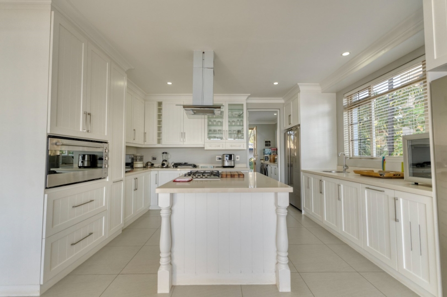 6 Bedroom Property for Sale in Tinley Manor KwaZulu-Natal