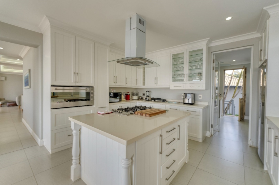 6 Bedroom Property for Sale in Tinley Manor KwaZulu-Natal