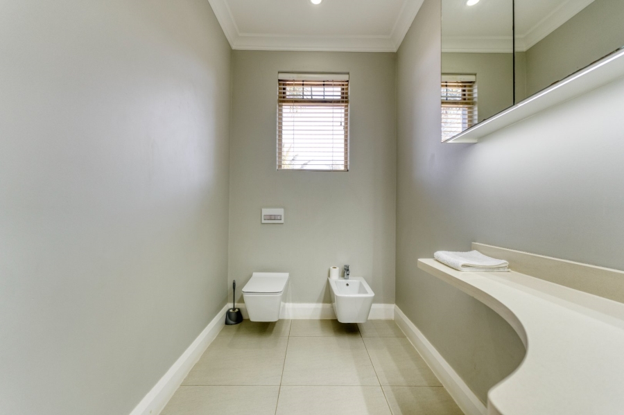 6 Bedroom Property for Sale in Tinley Manor KwaZulu-Natal