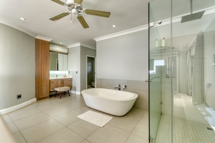 6 Bedroom Property for Sale in Tinley Manor KwaZulu-Natal