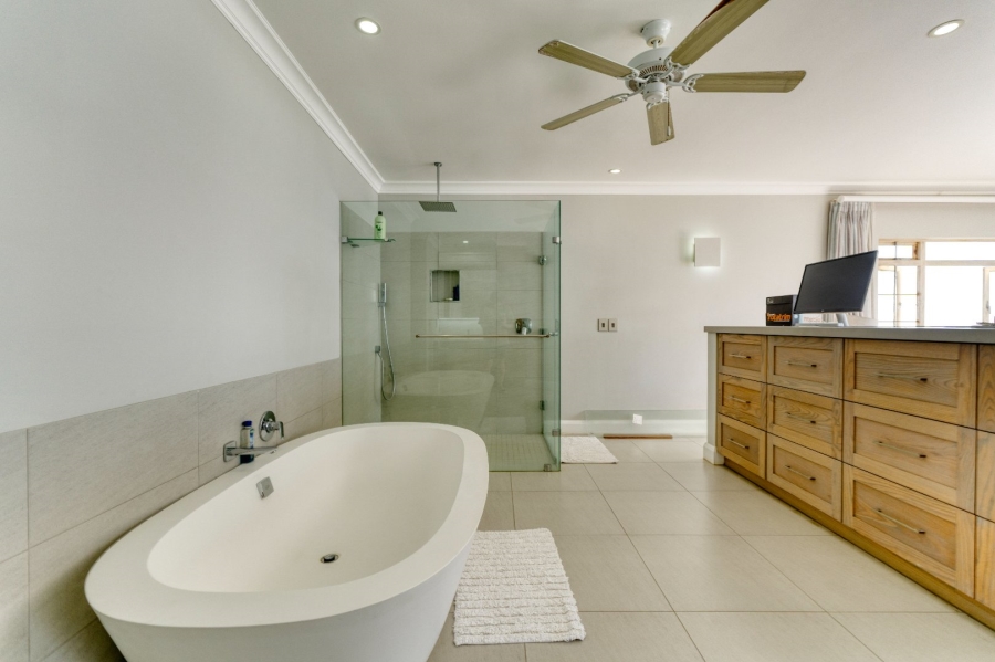 6 Bedroom Property for Sale in Tinley Manor KwaZulu-Natal