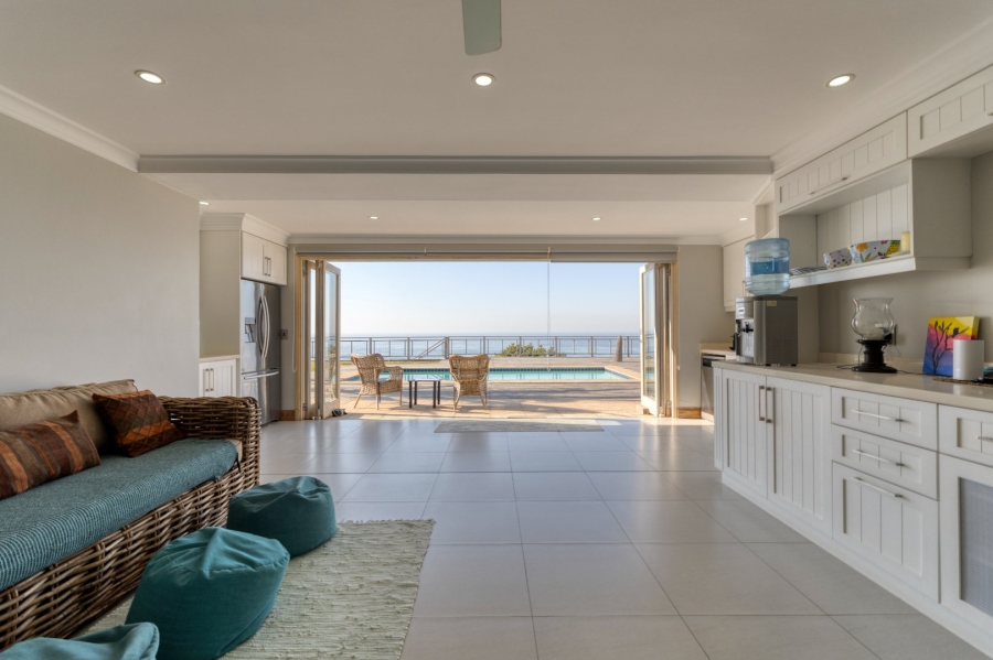 6 Bedroom Property for Sale in Tinley Manor KwaZulu-Natal