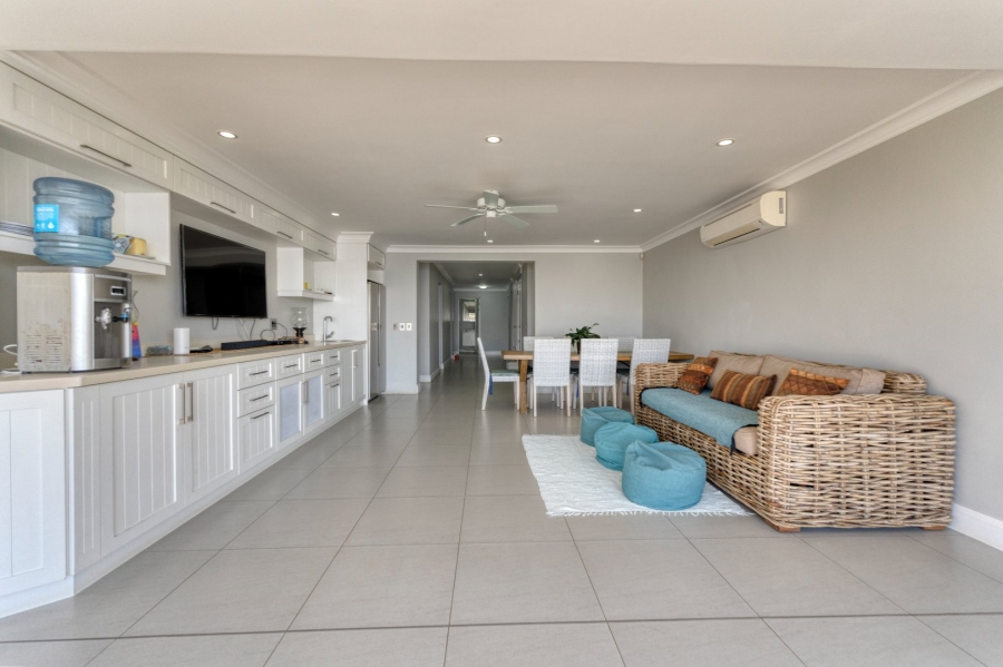 6 Bedroom Property for Sale in Tinley Manor KwaZulu-Natal