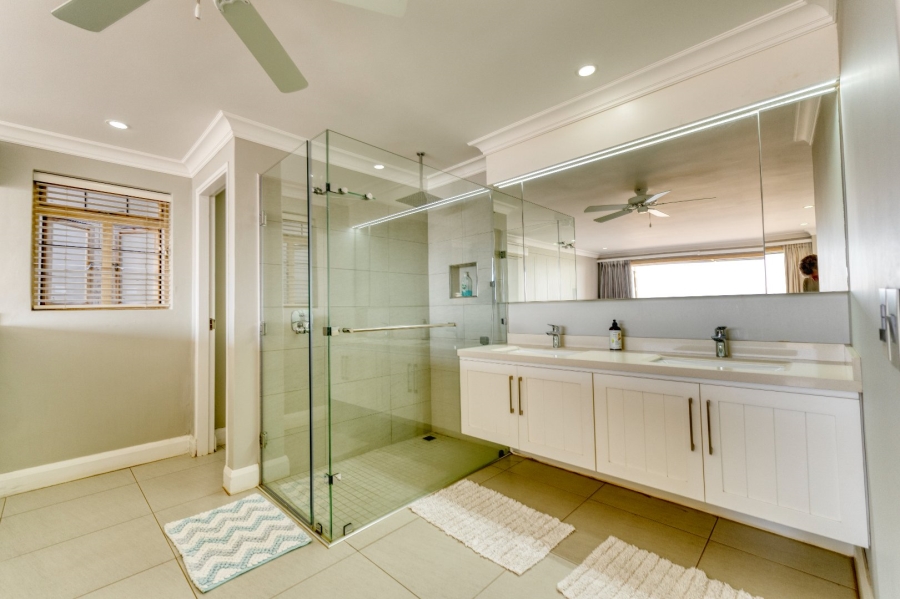 6 Bedroom Property for Sale in Tinley Manor KwaZulu-Natal