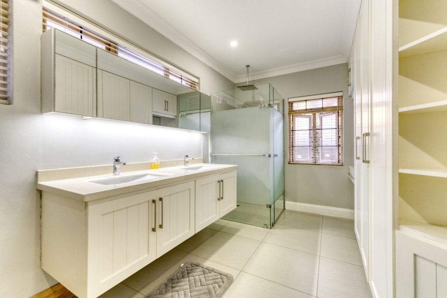 6 Bedroom Property for Sale in Tinley Manor KwaZulu-Natal