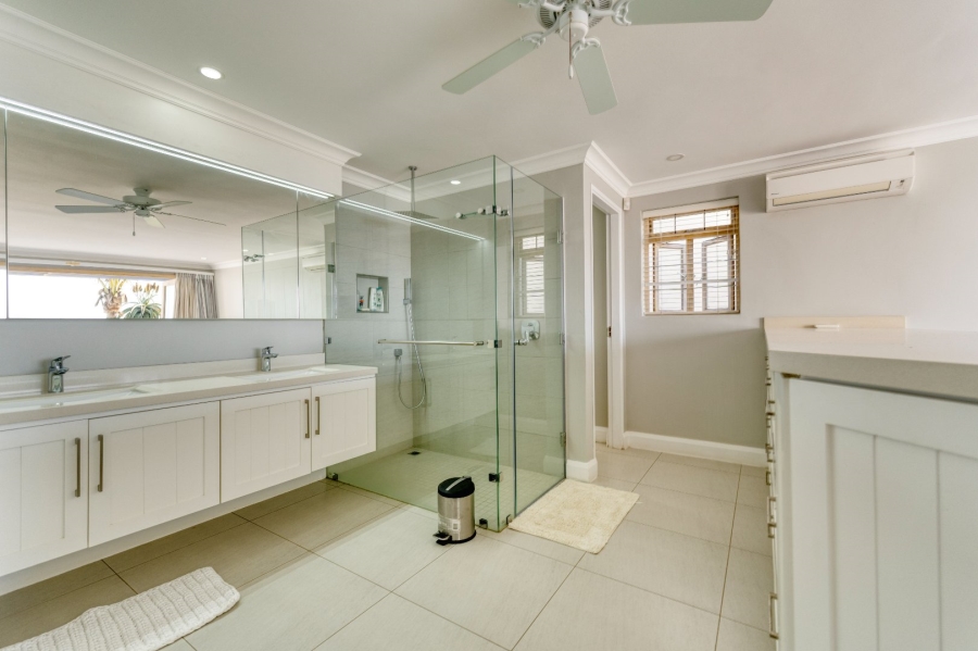 6 Bedroom Property for Sale in Tinley Manor KwaZulu-Natal