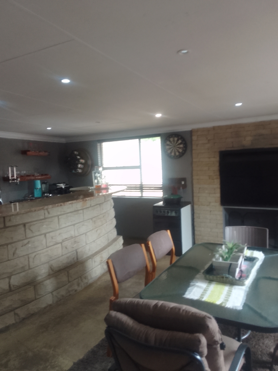 3 Bedroom Property for Sale in Sunnyridge KwaZulu-Natal