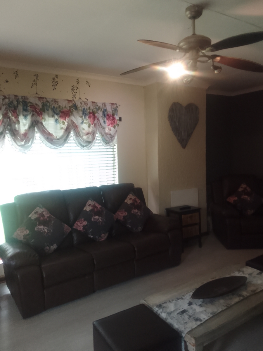 3 Bedroom Property for Sale in Sunnyridge KwaZulu-Natal