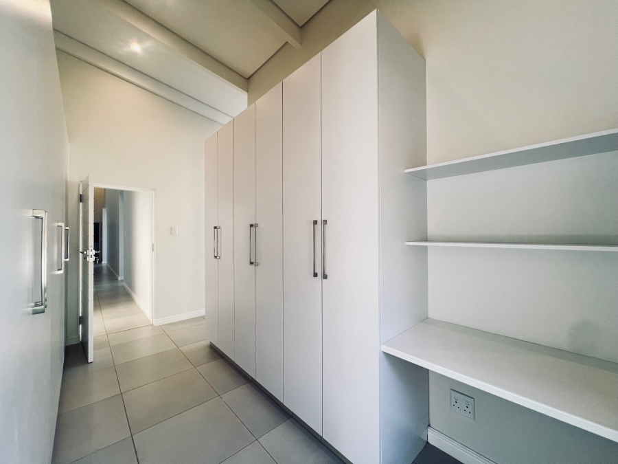 5 Bedroom Property for Sale in Zini River Estate KwaZulu-Natal