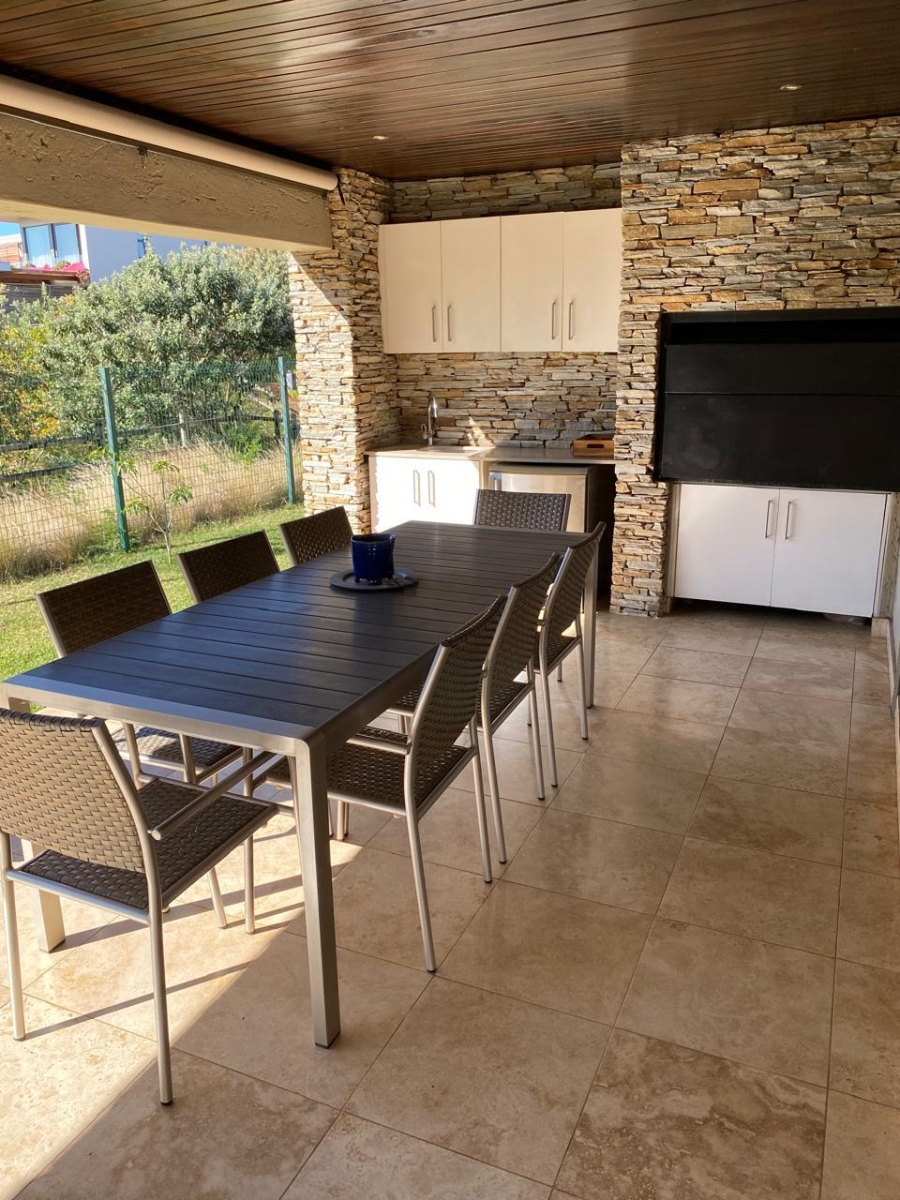 6 Bedroom Property for Sale in Izinga Estate KwaZulu-Natal