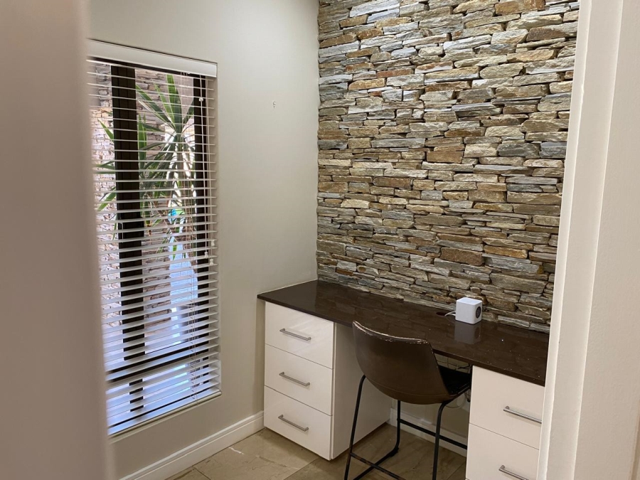 6 Bedroom Property for Sale in Izinga Estate KwaZulu-Natal