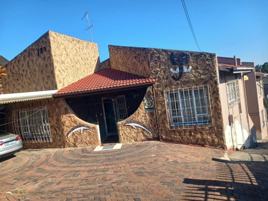 8 Bedroom Property for Sale in Avoca KwaZulu-Natal