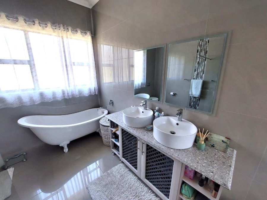 3 Bedroom Property for Sale in Vulintaba Country Estate KwaZulu-Natal