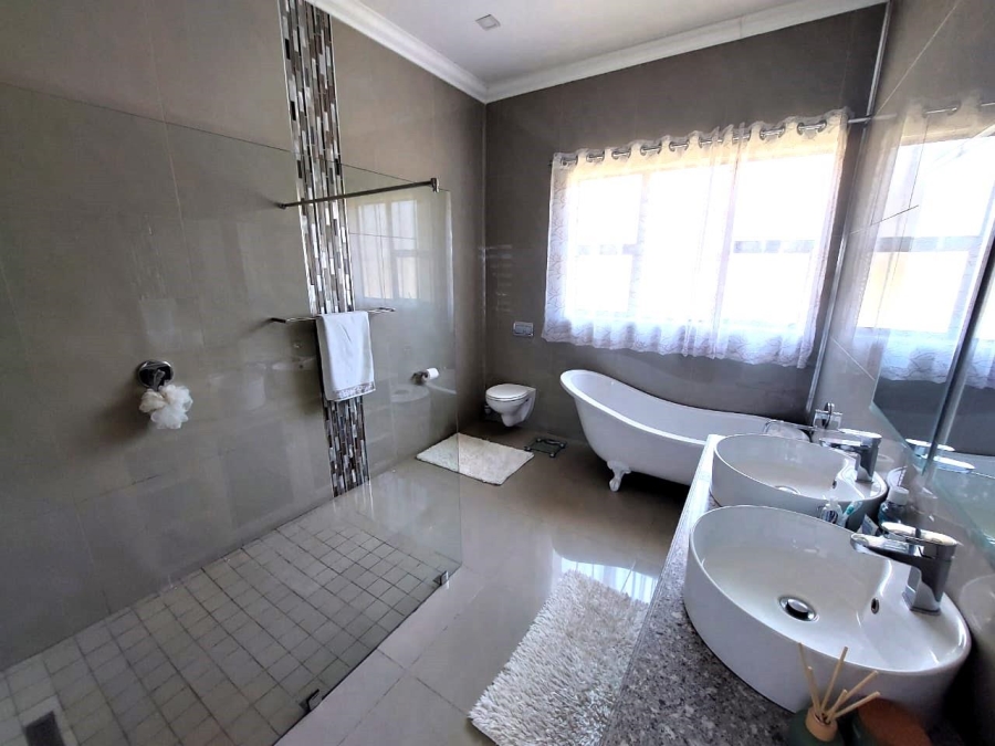 3 Bedroom Property for Sale in Vulintaba Country Estate KwaZulu-Natal