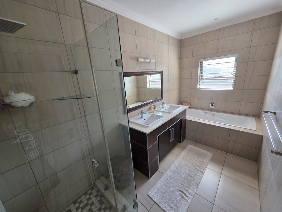 To Let 4 Bedroom Property for Rent in Sheffield Bay KwaZulu-Natal