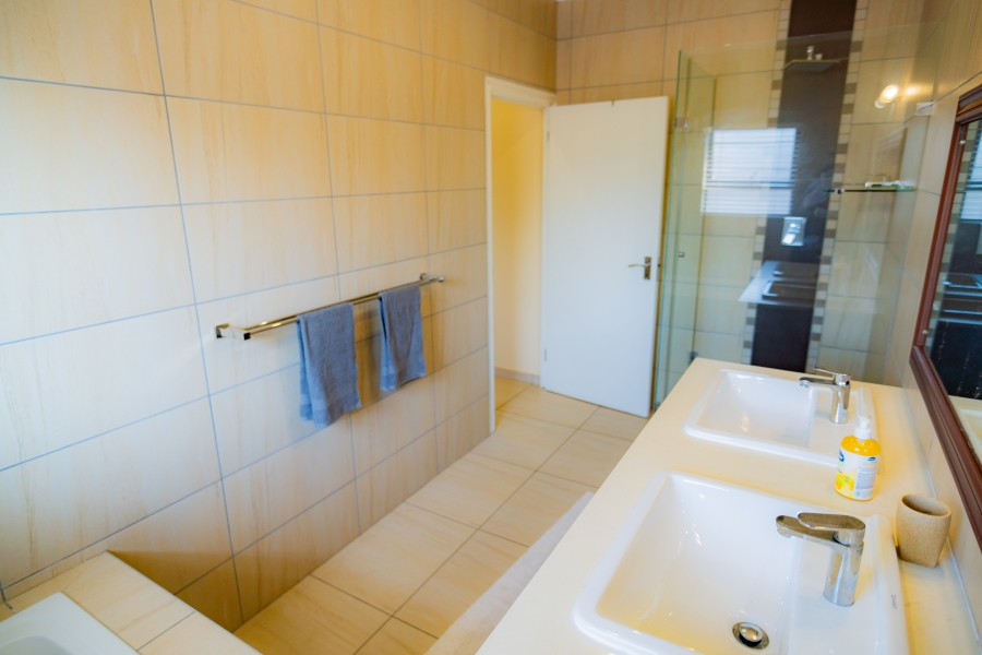 To Let 4 Bedroom Property for Rent in Sheffield Bay KwaZulu-Natal