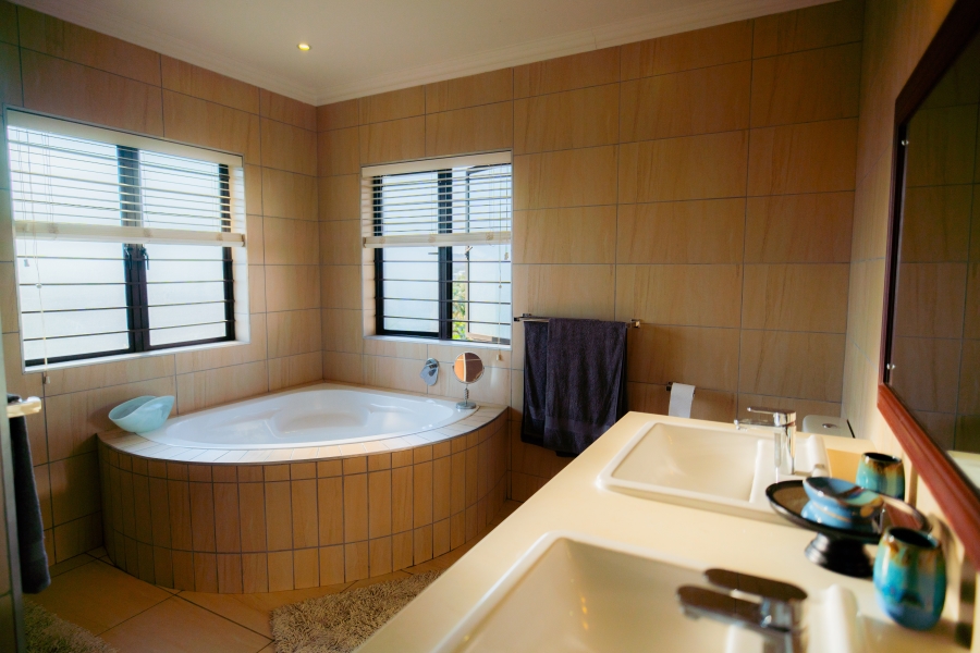 To Let 4 Bedroom Property for Rent in Sheffield Bay KwaZulu-Natal