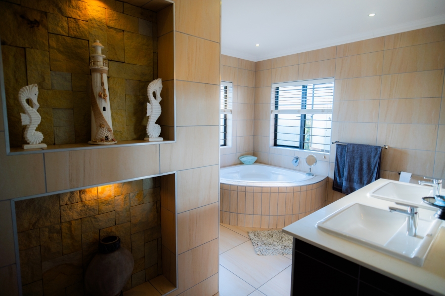 To Let 4 Bedroom Property for Rent in Sheffield Bay KwaZulu-Natal