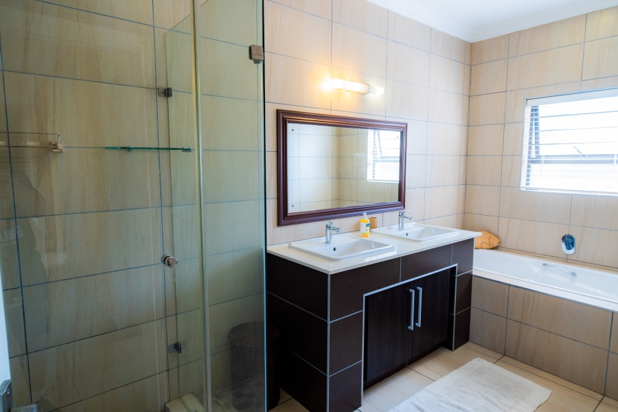 To Let 4 Bedroom Property for Rent in Sheffield Bay KwaZulu-Natal
