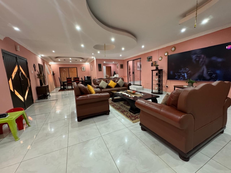 5 Bedroom Property for Sale in Mpophomeni KwaZulu-Natal