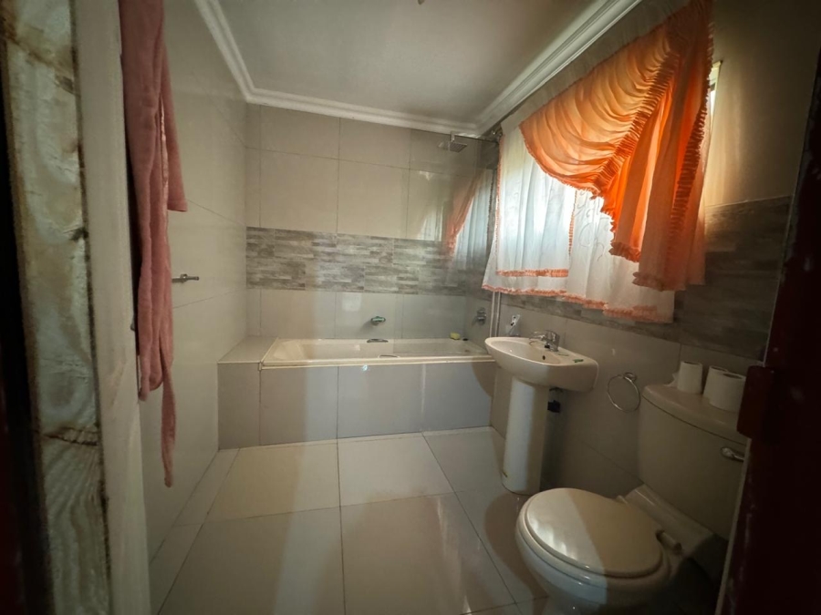 5 Bedroom Property for Sale in Mpophomeni KwaZulu-Natal