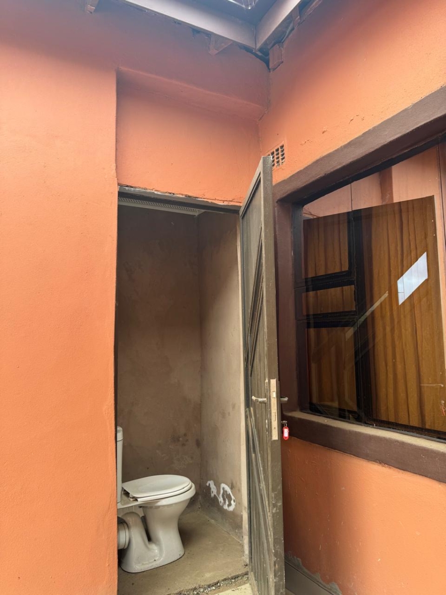 5 Bedroom Property for Sale in Mpophomeni KwaZulu-Natal