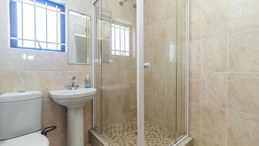 5 Bedroom Property for Sale in Ocean View KwaZulu-Natal