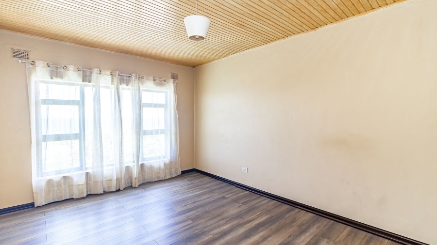 5 Bedroom Property for Sale in Ocean View KwaZulu-Natal