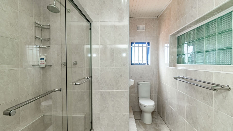 5 Bedroom Property for Sale in Ocean View KwaZulu-Natal