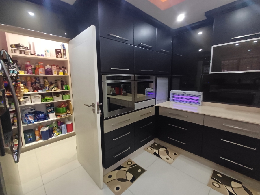 5 Bedroom Property for Sale in Northdene KwaZulu-Natal