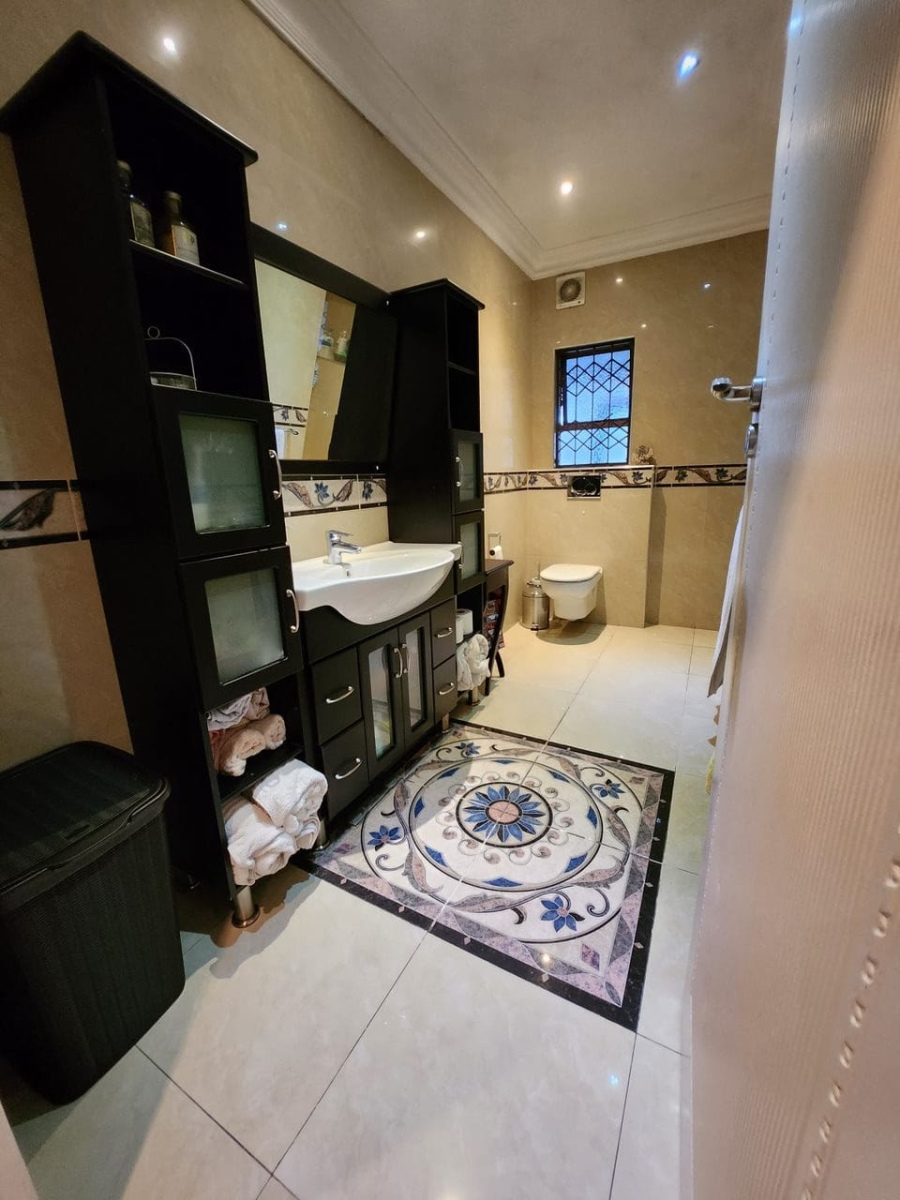 5 Bedroom Property for Sale in Northdene KwaZulu-Natal