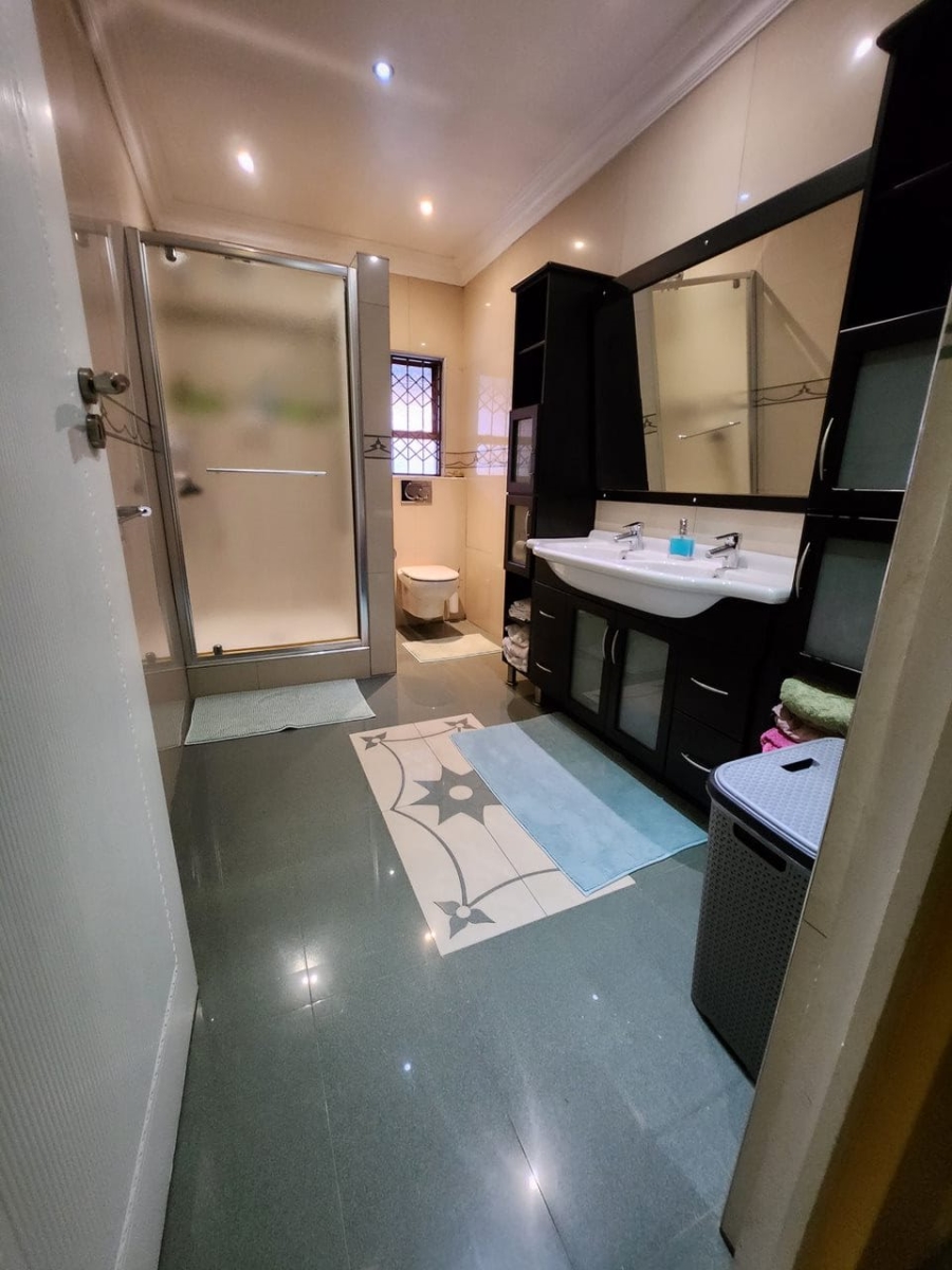 5 Bedroom Property for Sale in Northdene KwaZulu-Natal
