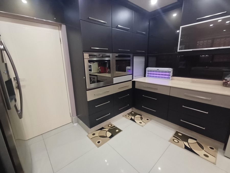 5 Bedroom Property for Sale in Northdene KwaZulu-Natal