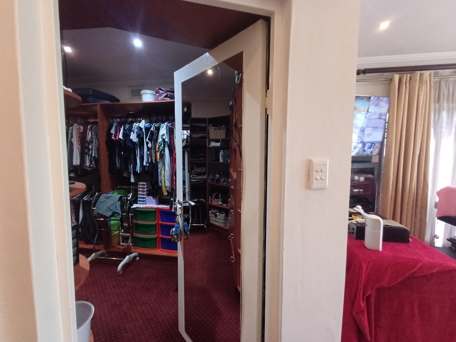 5 Bedroom Property for Sale in Northdene KwaZulu-Natal