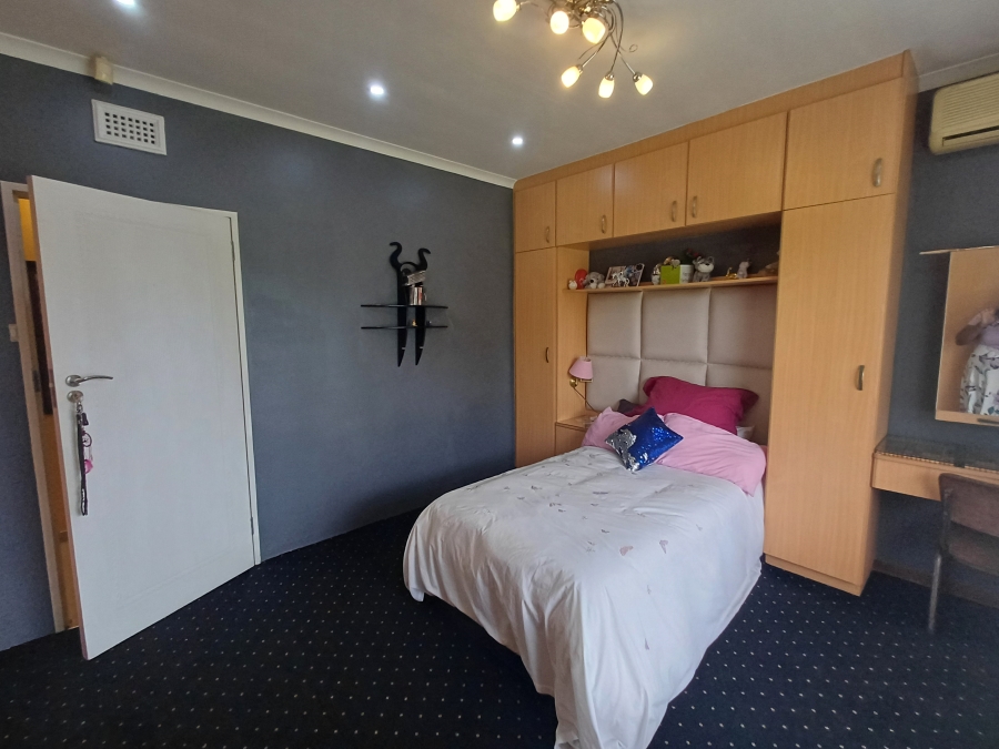 5 Bedroom Property for Sale in Northdene KwaZulu-Natal