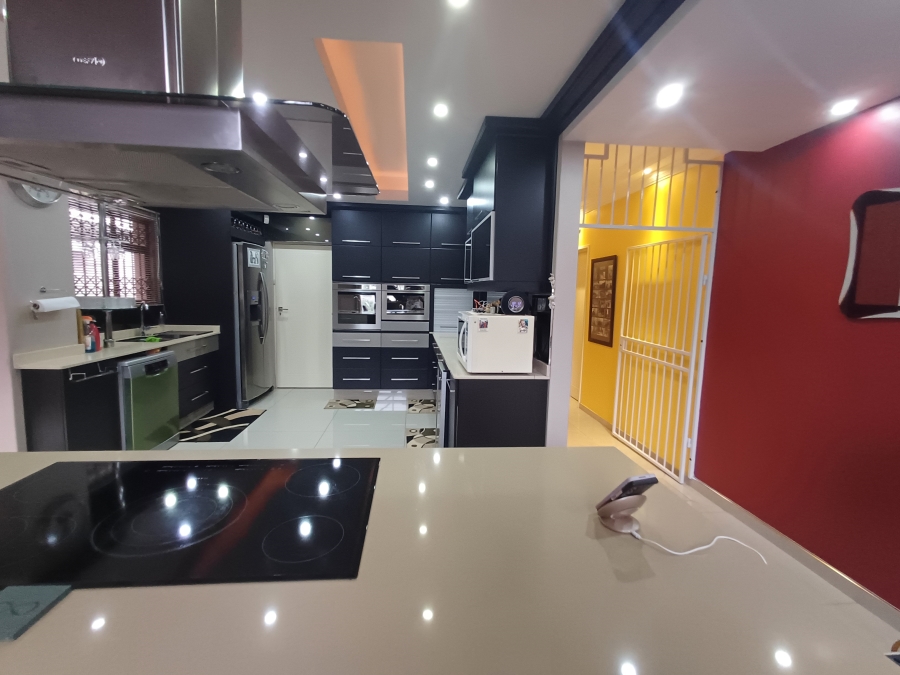 5 Bedroom Property for Sale in Northdene KwaZulu-Natal