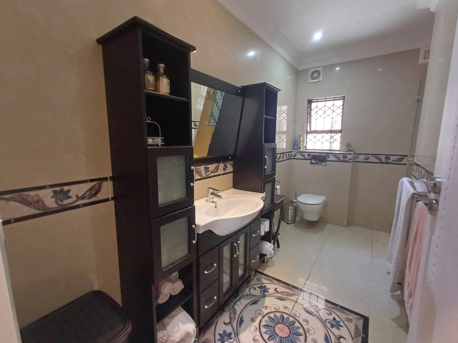 5 Bedroom Property for Sale in Northdene KwaZulu-Natal