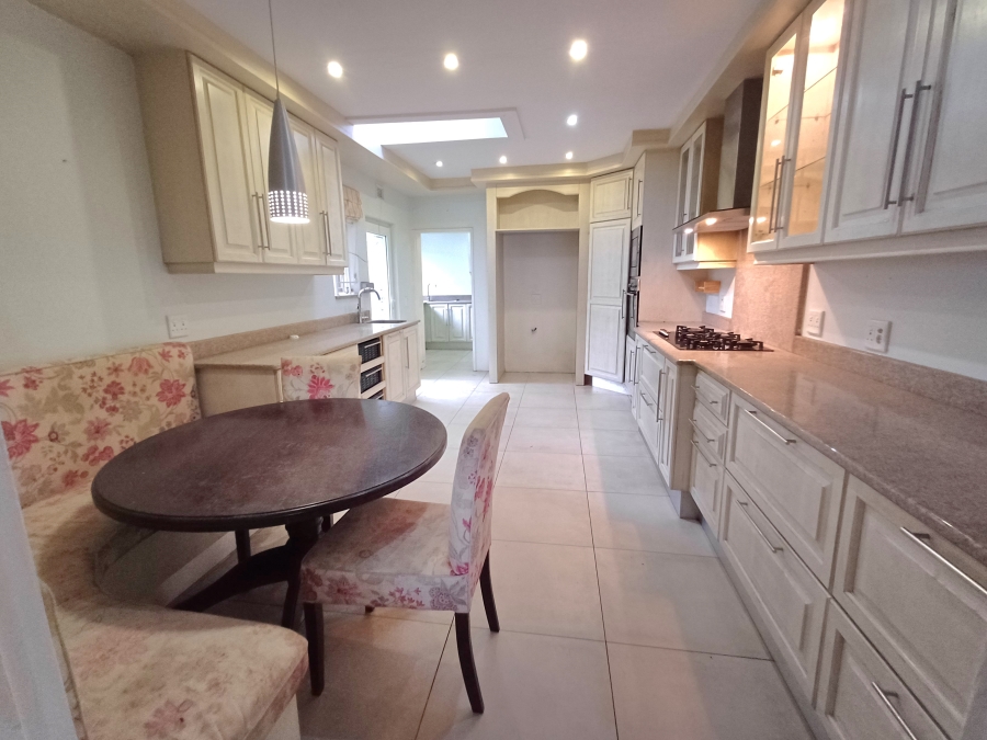 5 Bedroom Property for Sale in Kloof KwaZulu-Natal