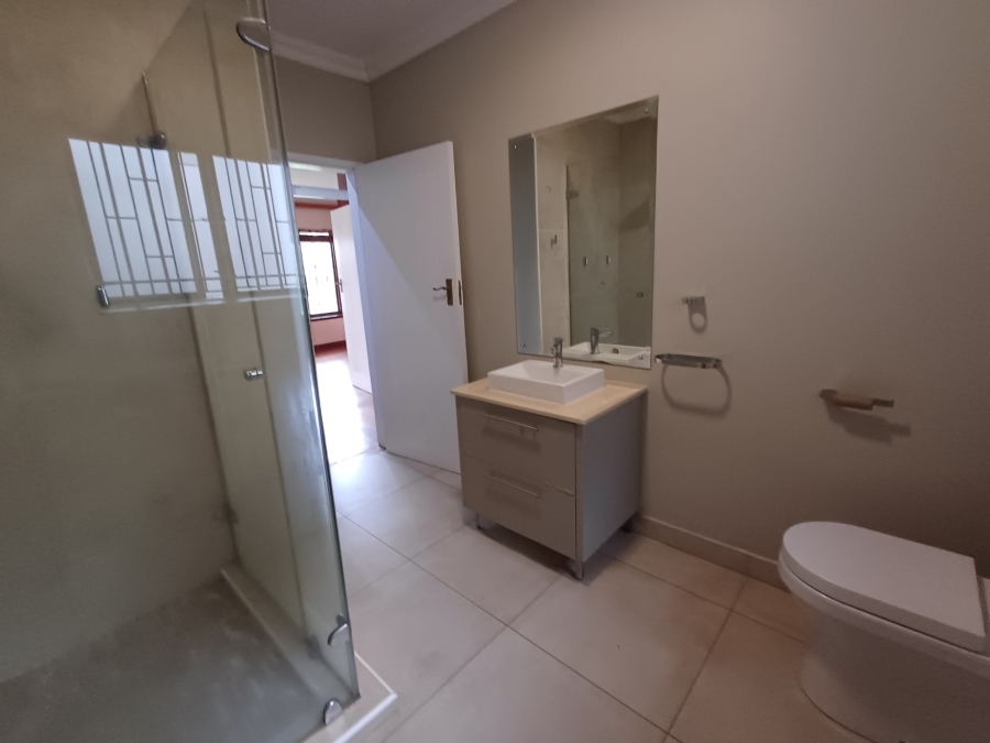 5 Bedroom Property for Sale in Kloof KwaZulu-Natal