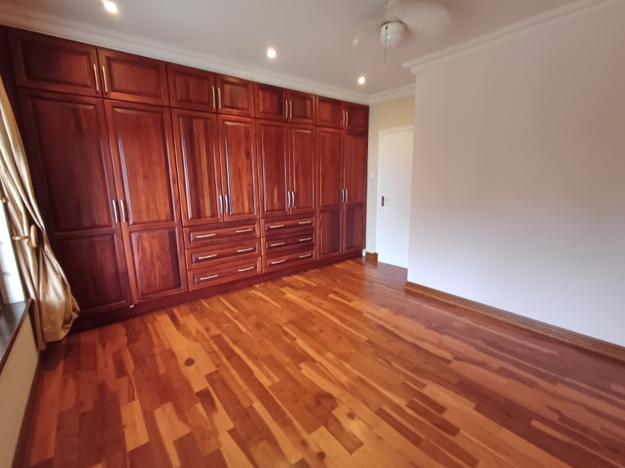 5 Bedroom Property for Sale in Kloof KwaZulu-Natal