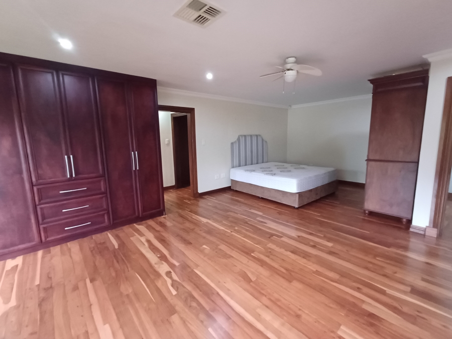 5 Bedroom Property for Sale in Kloof KwaZulu-Natal